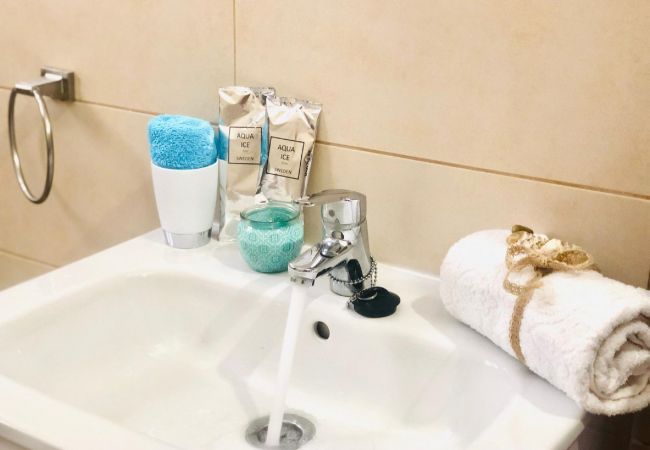 Ferienwohnung in Los Cristianos - AMAZING SEA VIEWS  IN CACTUS BLANCO Ferienwohnung in Los Cristianos - AMAZING SEA VIEWS  IN CACTUS BLANCO