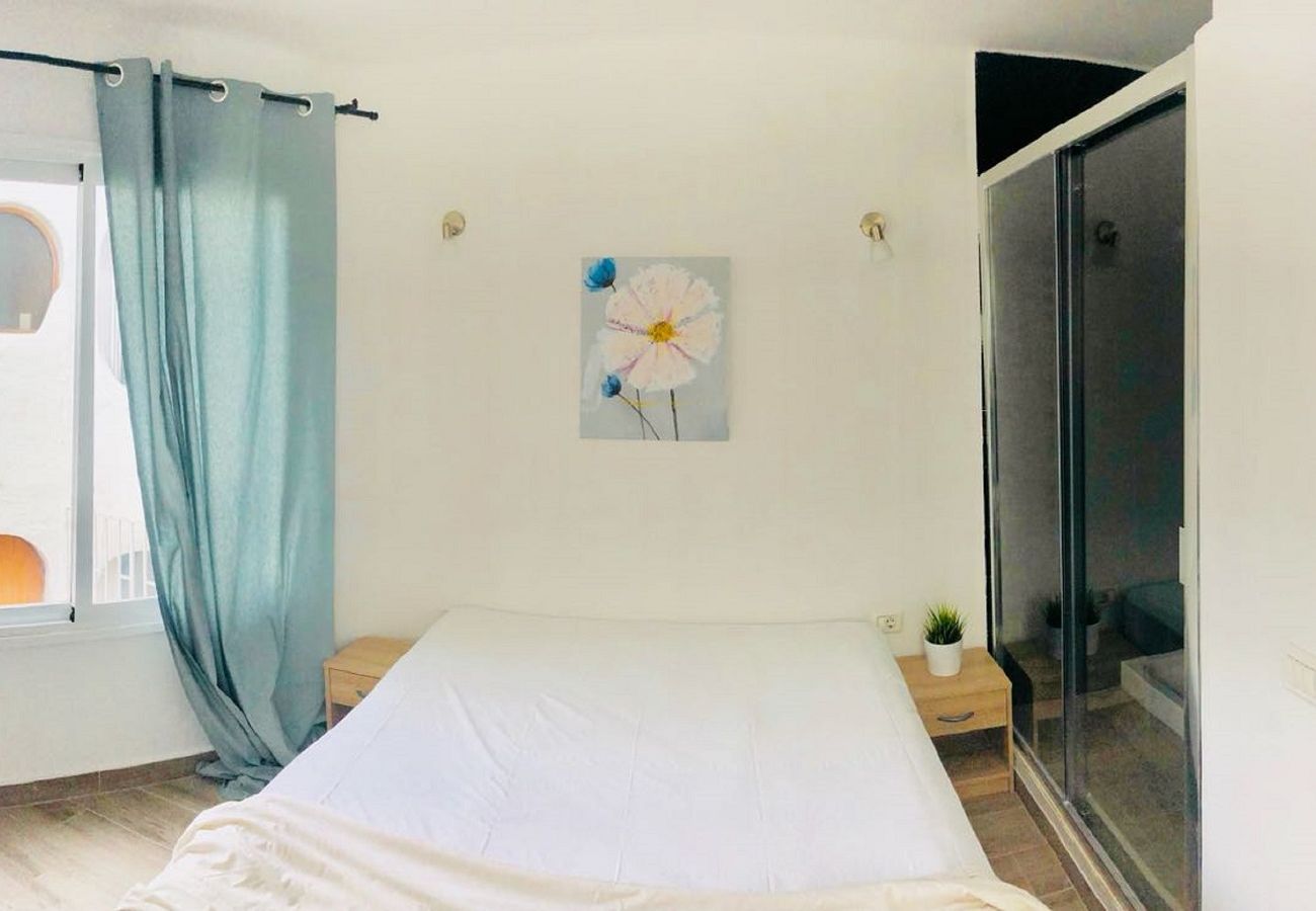 Apartamento en Playa de Las Americas - JUST FOR YOU YOUNG AND FUN Apartamento en Playa de Las Americas - JUST FOR YOU YOUNG AND FUN