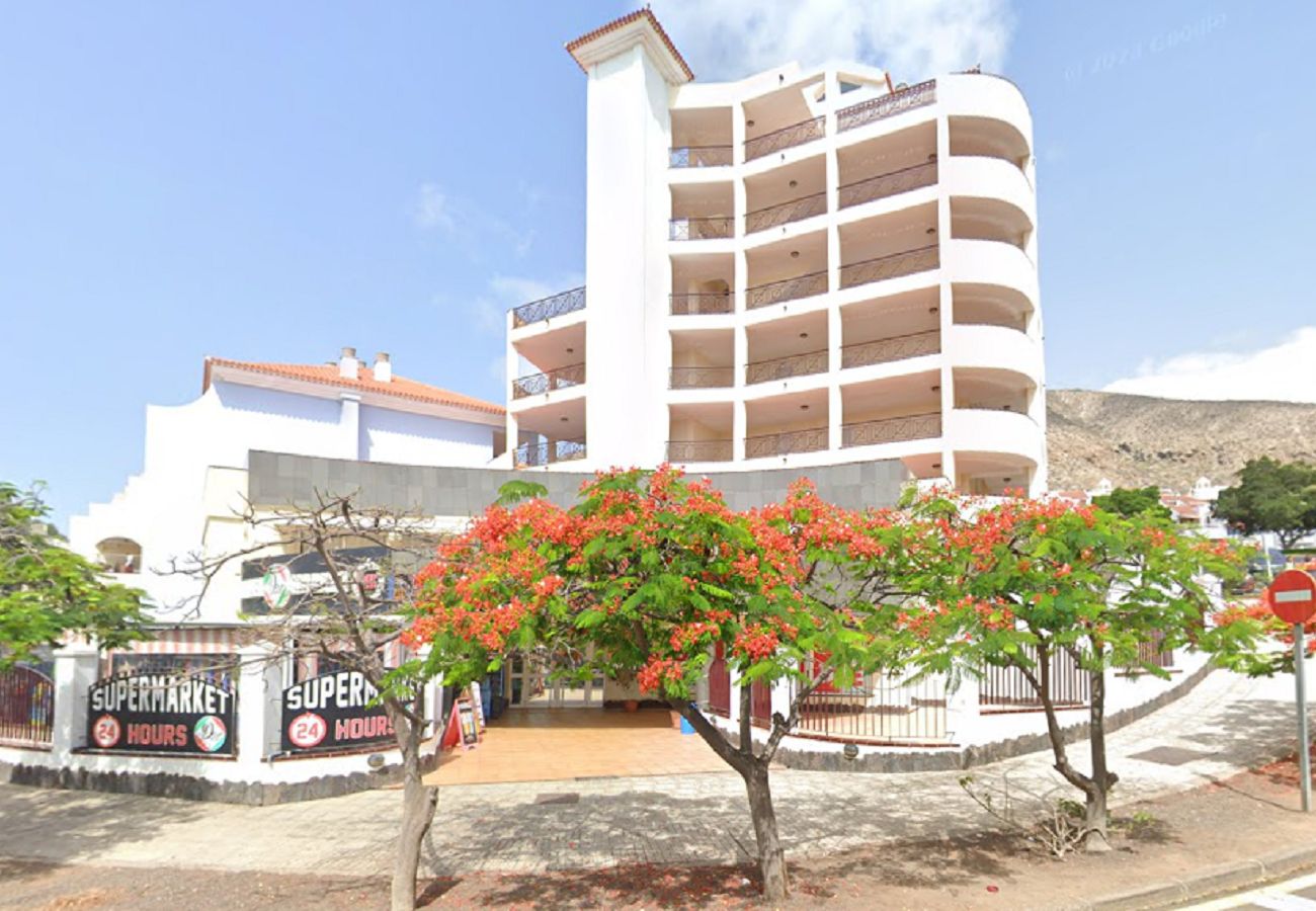 Apartamento en Los Cristianos - BEST SUMMER DREAM WITH HEATED POOL AND WIFI Apartamento en Los Cristianos - BEST SUMMER DREAM WITH HEATED POOL AND WIFI