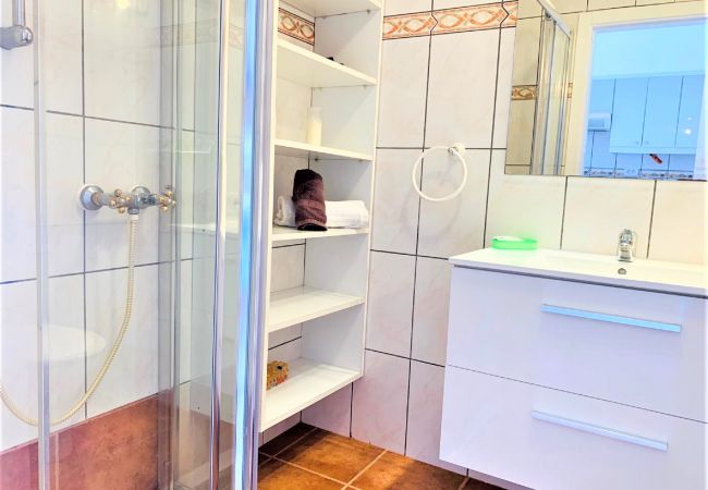 Apartment in Playa de Las Americas - SEA BREEZE IN PLAYA DE LAS AMERICAS WITH PARKING Apartment in Playa de Las Americas - SEA BREEZE IN PLAYA DE LAS AMERICAS WITH PARKING