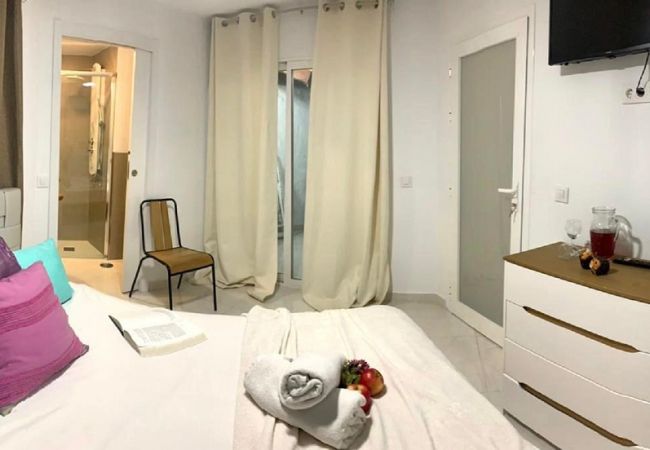 Rent by room in Playa de Las Americas - SEA COLOURS DELUXE ROOM Rent by room in Playa de Las Americas - SEA COLOURS DELUXE ROOM