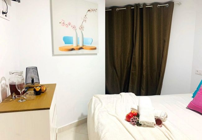 Rent by room in Playa de Las Americas - SEA COLOURS DELUXE ROOM Rent by room in Playa de Las Americas - SEA COLOURS DELUXE ROOM