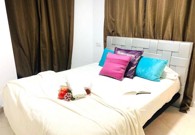 Rent by room in Playa de Las Americas - SEA COLOURS DELUXE ROOM Rent by room in Playa de Las Americas - SEA COLOURS DELUXE ROOM