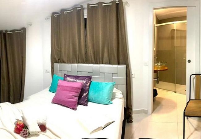 Rent by room in Playa de Las Americas - SEA COLOURS DELUXE ROOM Rent by room in Playa de Las Americas - SEA COLOURS DELUXE ROOM