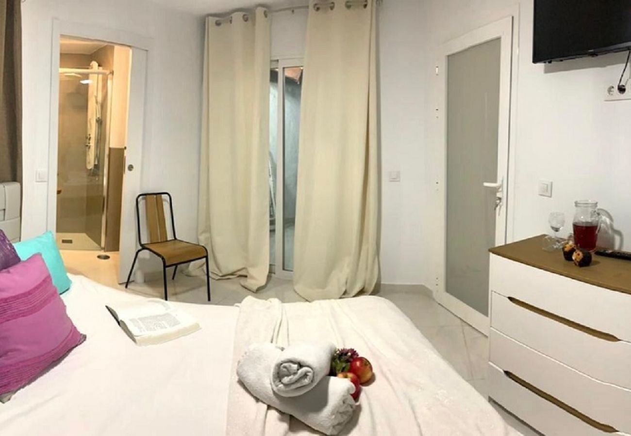 Rent by room in Playa de Las Americas - SEA COLOURS DELUXE ROOM Rent by room in Playa de Las Americas - SEA COLOURS DELUXE ROOM
