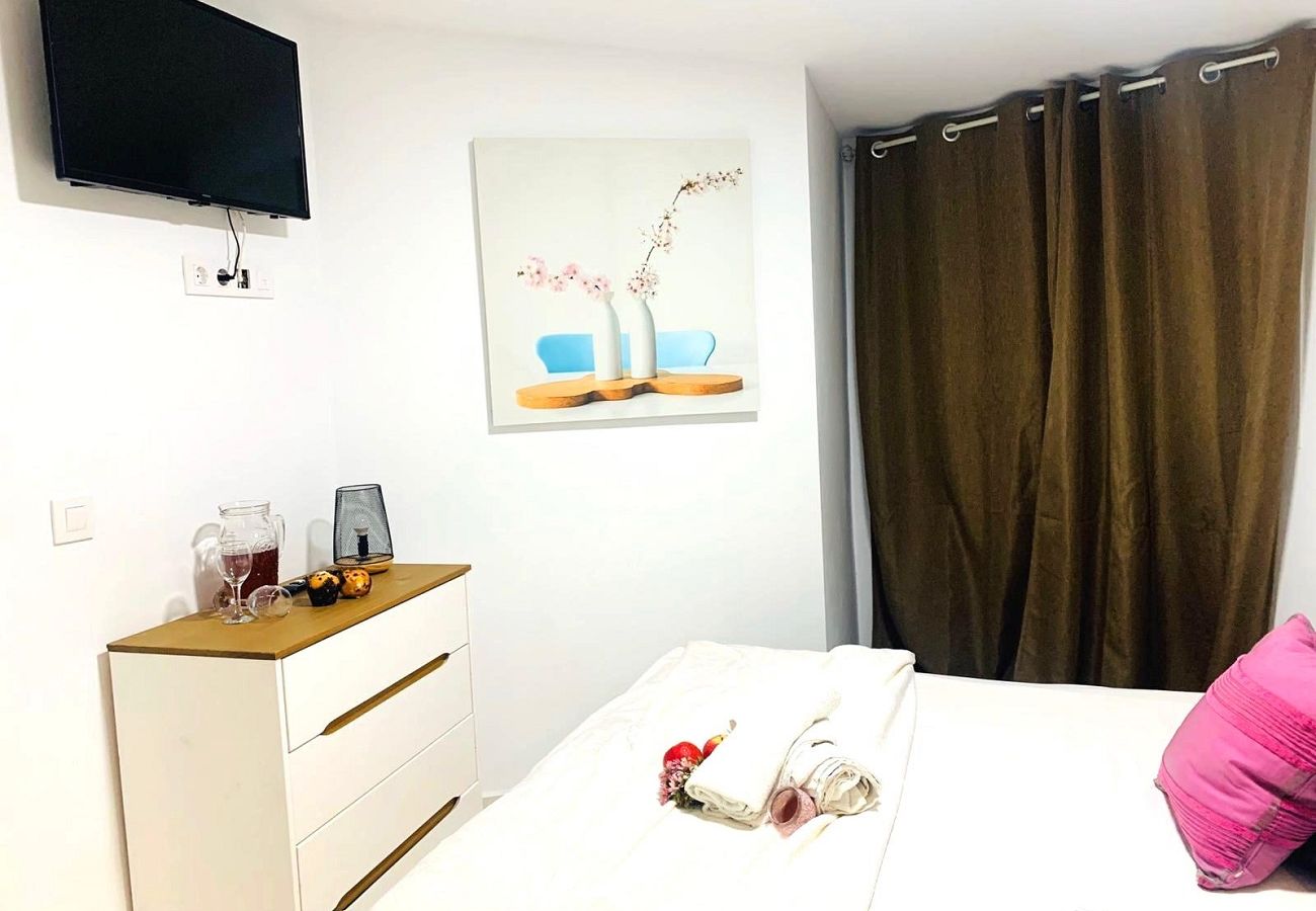 Rent by room in Playa de Las Americas - SEA COLOURS DELUXE ROOM Rent by room in Playa de Las Americas - SEA COLOURS DELUXE ROOM