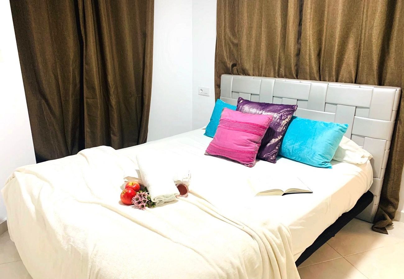 Rent by room in Playa de Las Americas - SEA COLOURS DELUXE ROOM Rent by room in Playa de Las Americas - SEA COLOURS DELUXE ROOM
