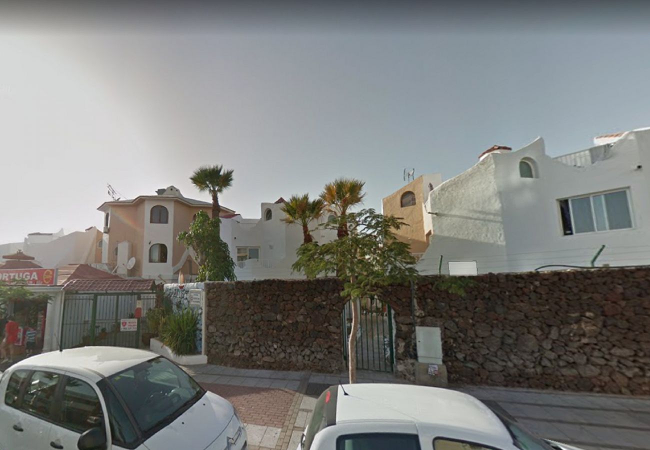 Rent by room in Playa de Las Americas - SEA COLOURS DELUXE ROOM Rent by room in Playa de Las Americas - SEA COLOURS DELUXE ROOM