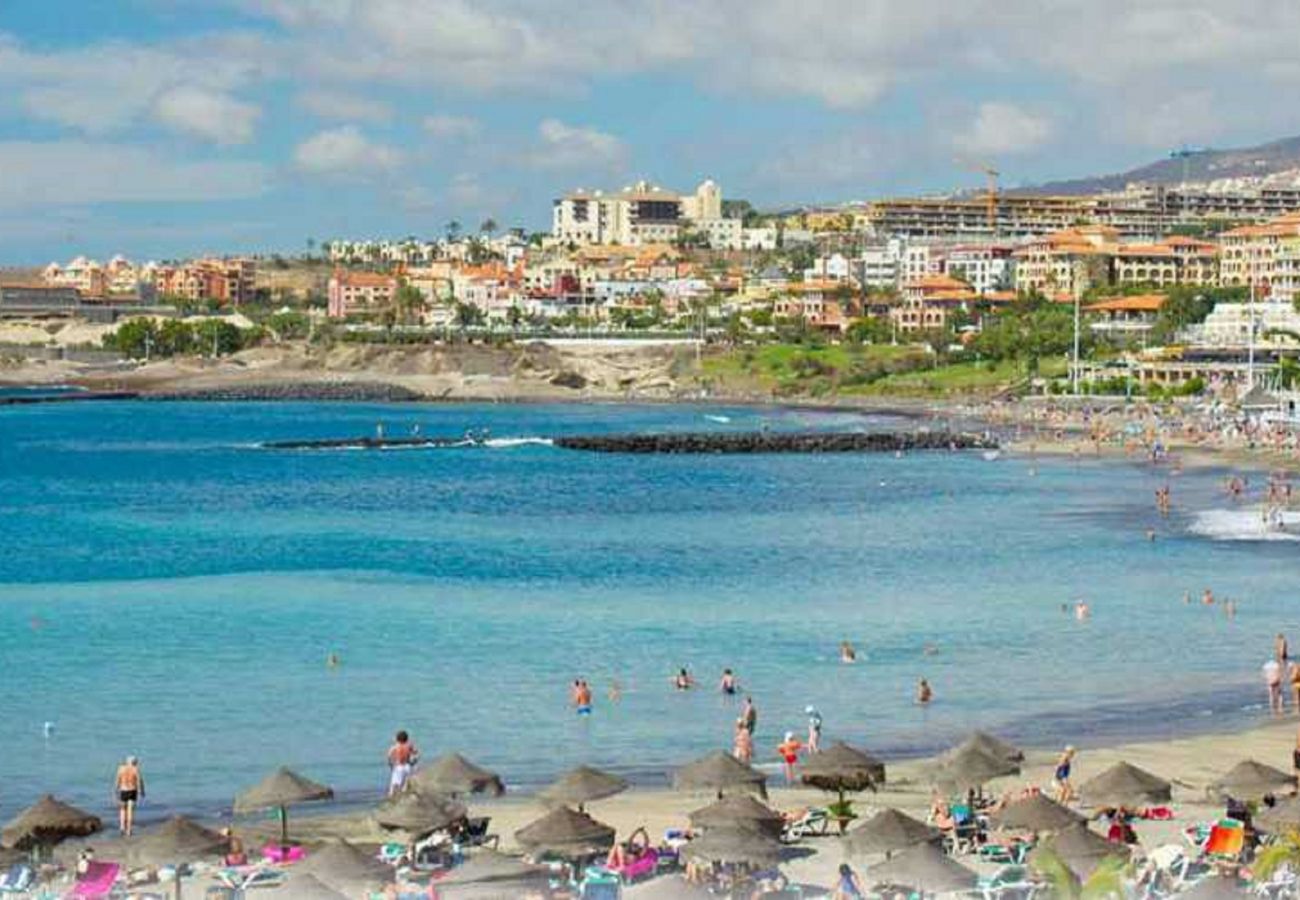 Rent by room in Playa de Las Americas - SEA COLOURS DELUXE ROOM Rent by room in Playa de Las Americas - SEA COLOURS DELUXE ROOM