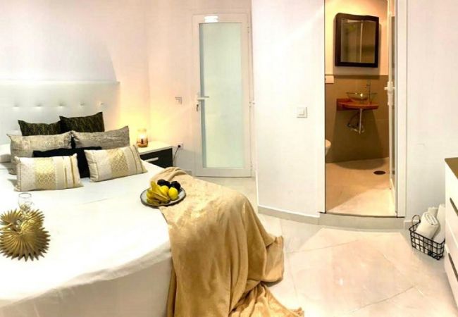 Rent by room in Playa de Las Americas - GOLDEN DELUXE ROOM Rent by room in Playa de Las Americas - GOLDEN DELUXE ROOM