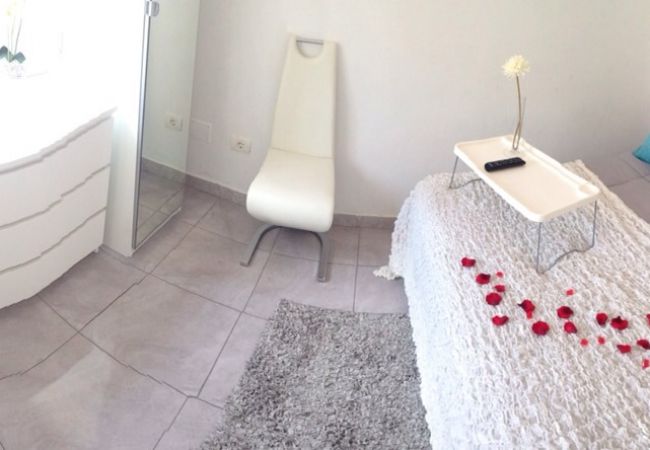 Апартаменты на Los Cristianos - MODERN APARTMENT, WIFI AND TV SAT, CLOSE LAS VISTA Апартаменты на Los Cristianos - MODERN APARTMENT, WIFI AND TV SAT, CLOSE LAS VISTA