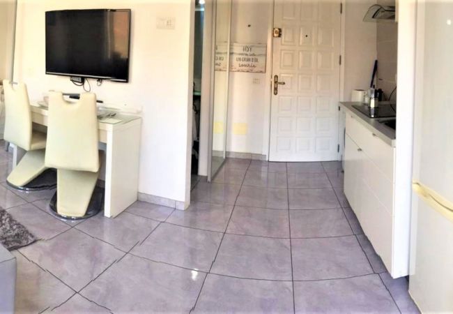 Апартаменты на Los Cristianos - MODERN APARTMENT, WIFI AND TV SAT, CLOSE LAS VISTA Апартаменты на Los Cristianos - MODERN APARTMENT, WIFI AND TV SAT, CLOSE LAS VISTA