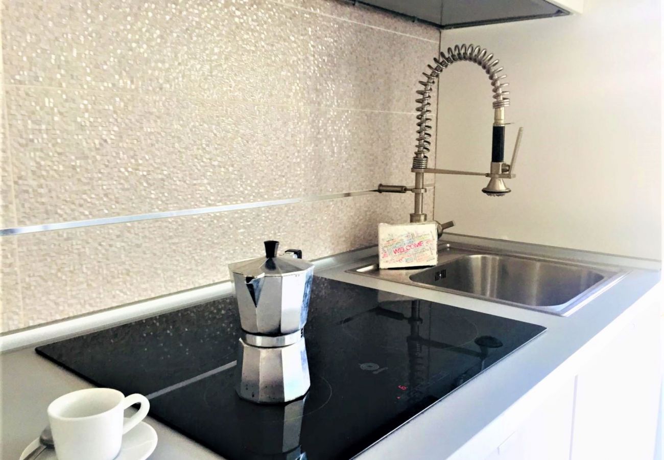 Апартаменты на Los Cristianos - MODERN APARTMENT, WIFI AND TV SAT, CLOSE LAS VISTA Апартаменты на Los Cristianos - MODERN APARTMENT, WIFI AND TV SAT, CLOSE LAS VISTA