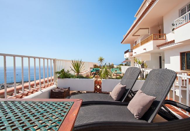 Апартаменты на Los Cristianos - AMAZING SEA VIEWS  IN CACTUS BLANCO Апартаменты на Los Cristianos - AMAZING SEA VIEWS  IN CACTUS BLANCO
