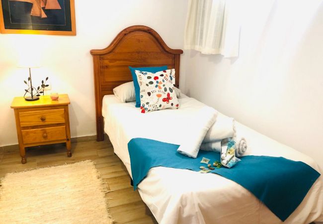 Апартаменты на Los Cristianos - AMAZING SEA VIEWS  IN CACTUS BLANCO Апартаменты на Los Cristianos - AMAZING SEA VIEWS  IN CACTUS BLANCO