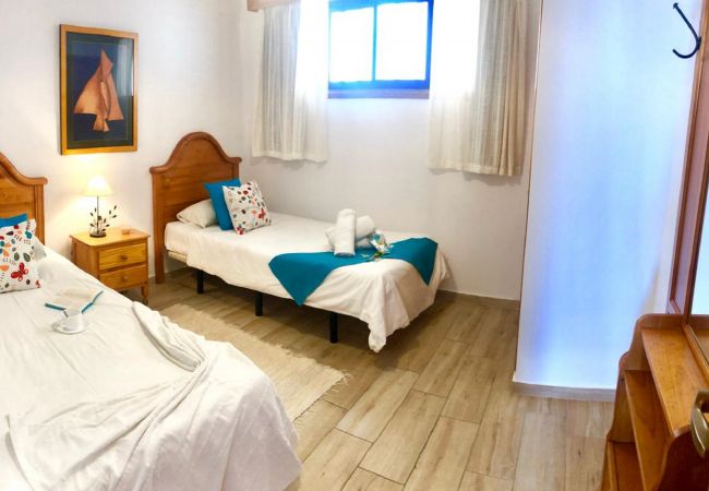 Апартаменты на Los Cristianos - AMAZING SEA VIEWS  IN CACTUS BLANCO Апартаменты на Los Cristianos - AMAZING SEA VIEWS  IN CACTUS BLANCO