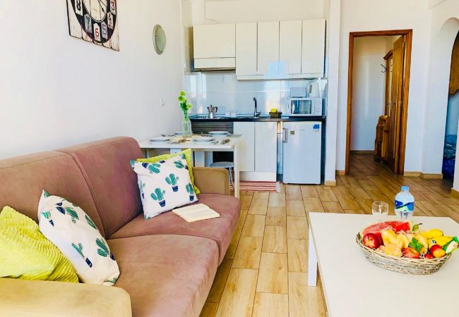 Апартаменты на Los Cristianos - AMAZING SEA VIEWS  IN CACTUS BLANCO Апартаменты на Los Cristianos - AMAZING SEA VIEWS  IN CACTUS BLANCO