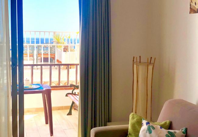 Апартаменты на Los Cristianos - AMAZING SEA VIEWS  IN CACTUS BLANCO Апартаменты на Los Cristianos - AMAZING SEA VIEWS  IN CACTUS BLANCO