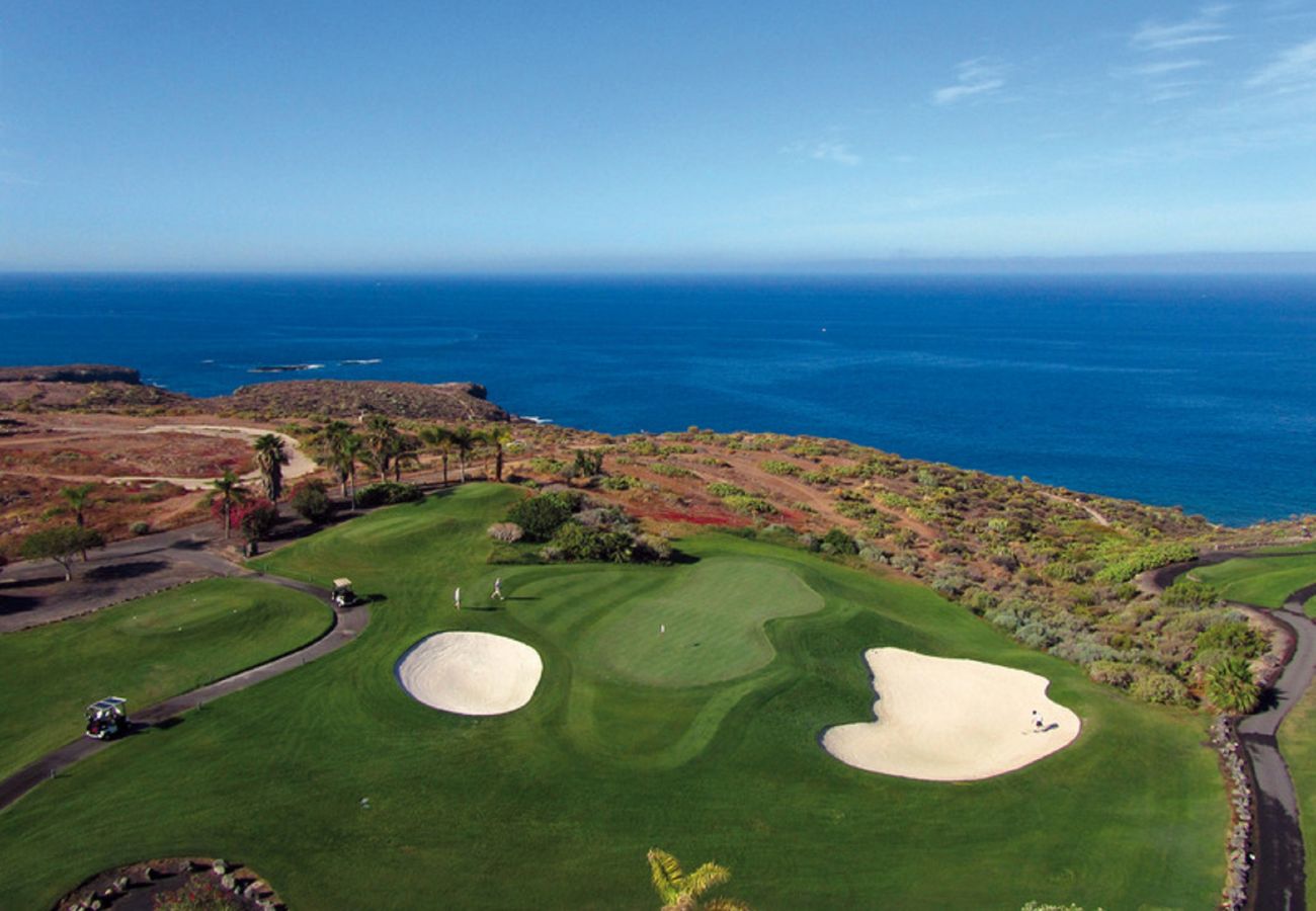 Квартира-студия на Costa Adeje - SUMMER SUNNY LIGHT WITH WIFI AND POOL IN COMPLEX Квартира-студия на Costa Adeje - SUMMER SUNNY LIGHT WITH WIFI AND POOL IN COMPLEX