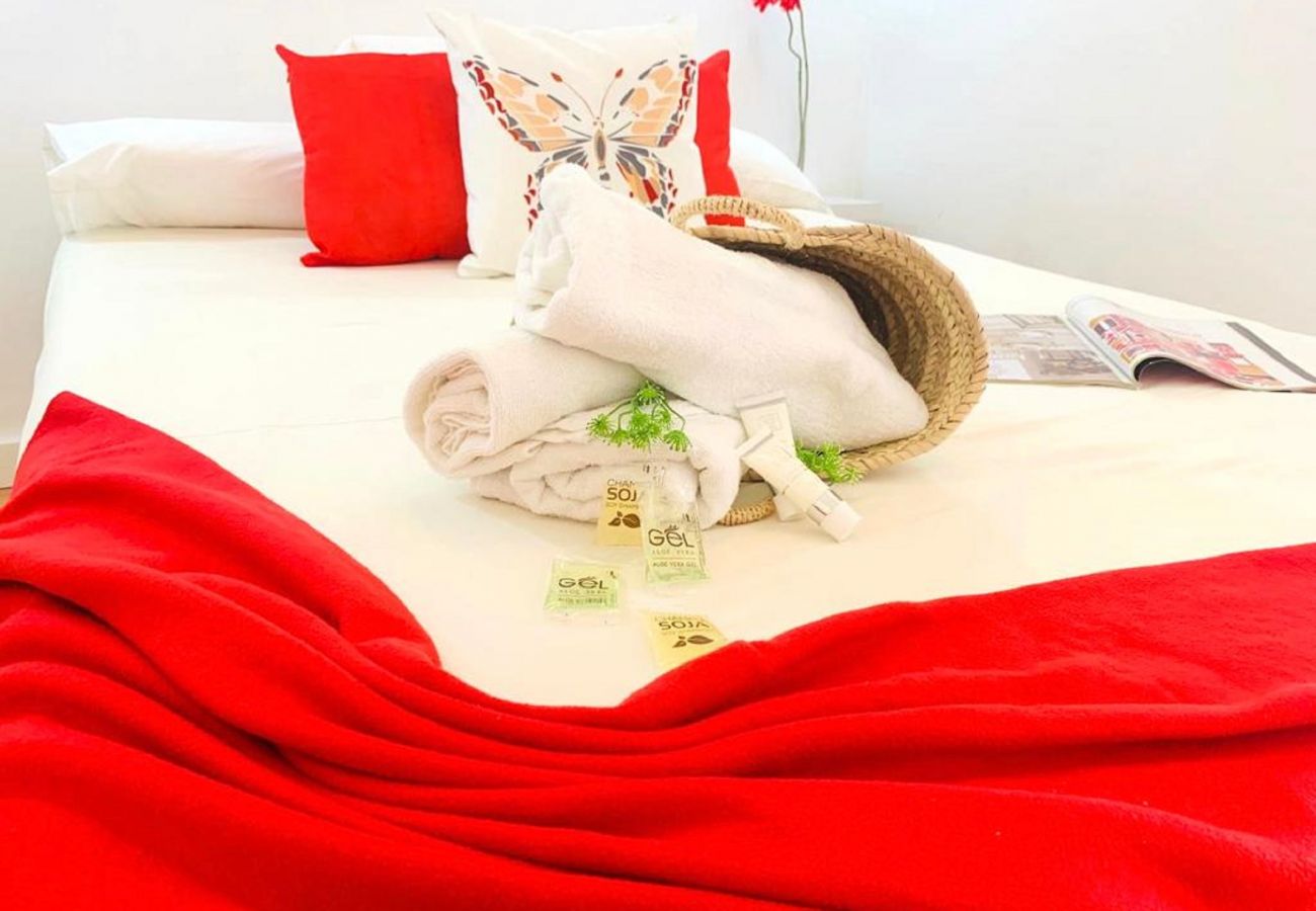 Квартира-студия на Costa Adeje - SUMMER SUNNY LIGHT WITH WIFI AND POOL IN COMPLEX Квартира-студия на Costa Adeje - SUMMER SUNNY LIGHT WITH WIFI AND POOL IN COMPLEX