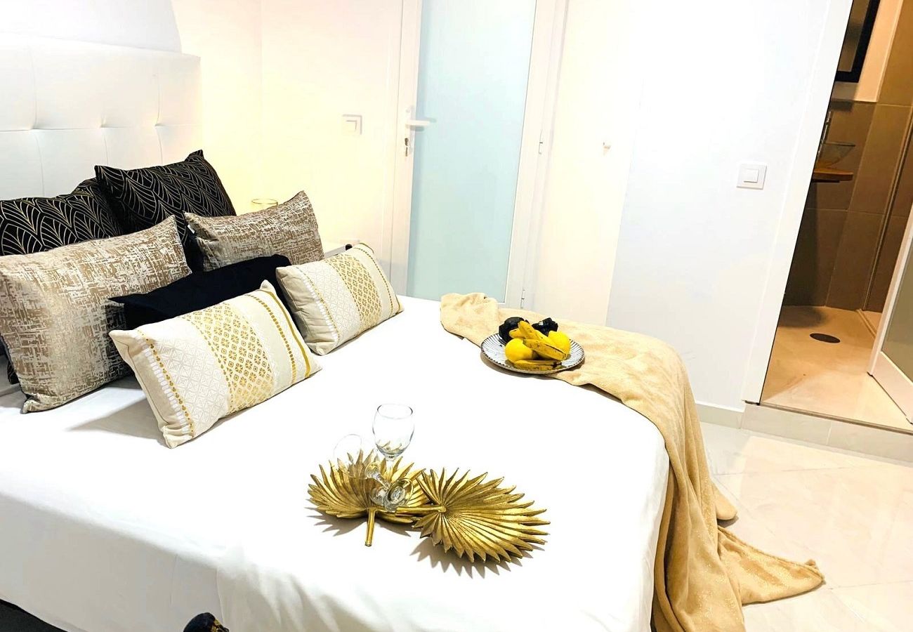 Rent by room на Playa de Las Americas - GOLDEN DELUXE ROOM Rent by room на Playa de Las Americas - GOLDEN DELUXE ROOM