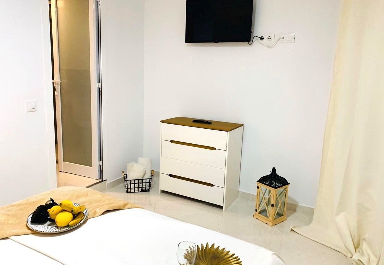 Rent by room на Playa de Las Americas - GOLDEN DELUXE ROOM Rent by room на Playa de Las Americas - GOLDEN DELUXE ROOM